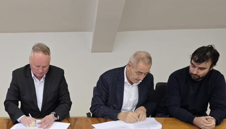 Pogodba za rekonstrukcijo cest je podpisana 