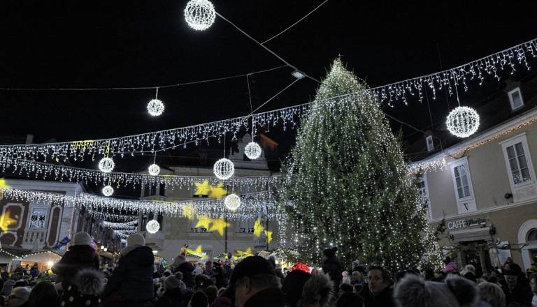 Praznični urniki: Kdaj opraviti bančne in poštne opravke?