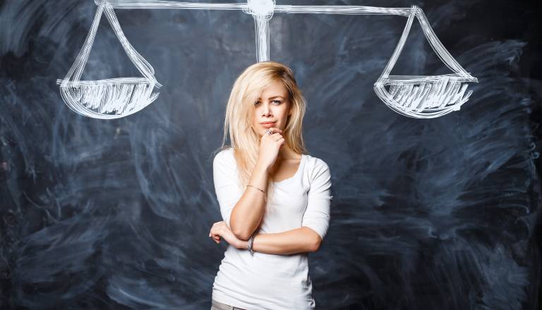 Dvojčki tehtajo resnico, kozorogi pa v tišini razrešujejo stare zgodbe