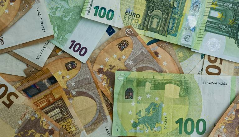 Skupina podjetnikov bi začasno ustavila izvajanje zakona o božičnici