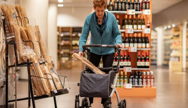 Po požaru v Sparu Ljubljančani opažajo, da nekaterih izdelkov na policah ni