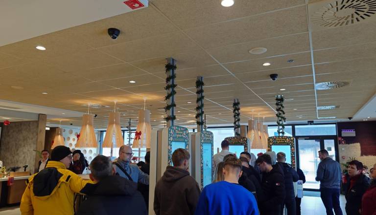 FOTO: Novomeški McDonald's ob otvoritvi nabito poln