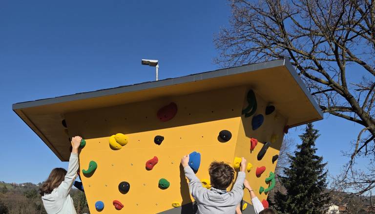 FOTO: V Limbušu postavili novo samostoječo plezalno steno
