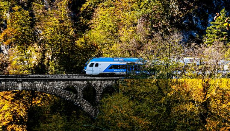 Kriminalisti NPU obiskali Slovenske železnice zaradi suma fiktivnih računov