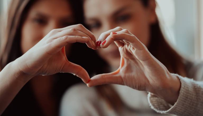 Raki vlagajo v odnose, strelci pa tvegajo s popolno iskrenostjo