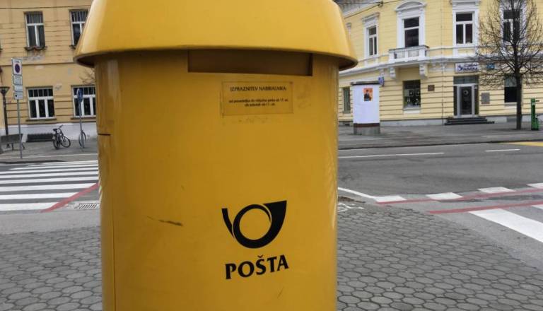 Pošta Slovenije opozarja na porast lažnih sporočil 