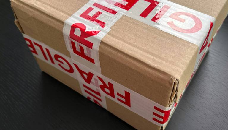 Božič je čas daril in prevarantov: Tako vas lahko ujamejo