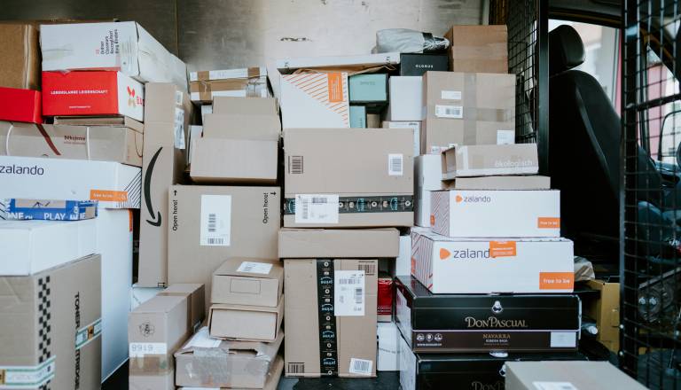 Božič pred vrati, prevaranti v akciji: Ena napačna poteza vas lahko drago stane