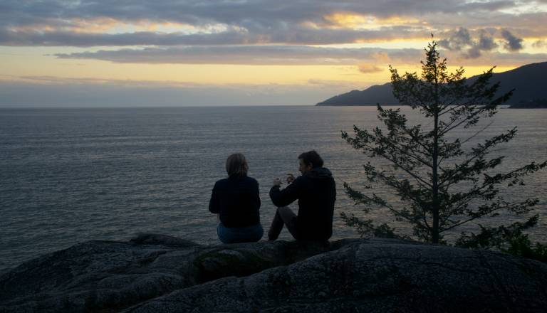 Za rake čas za odnose, strelci pa gredo na vse ali nič z iskrenostjo
