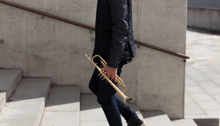 Bo Arsenovič po zgledu Jankovića prepovedal spontane ulične nastope?