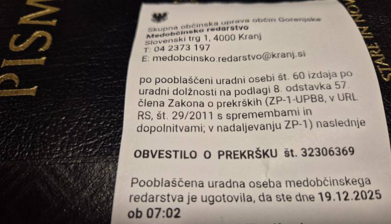 Budilka ob 6.30, kazen ob 7.02: Tako 'lovijo' prekrškarje v Kranju