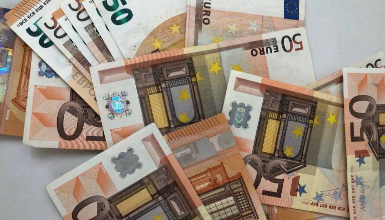 Furs razkriva: To so največje izvršbe v letu 2025, zarubili milijone