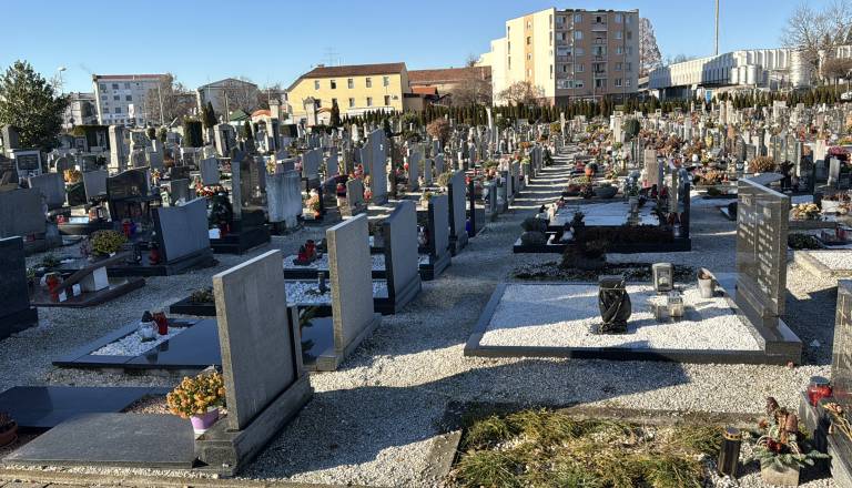 Spor med občino in župnijo okoli pokopališča Pobrežje: Bojazen pred višjimi stroški za svojce, investicije pa stojijo