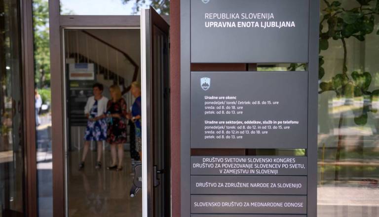 Nadzor tudi na Upravni enoti Ljubljana, minister zahteva odstop načelnice v Kranju