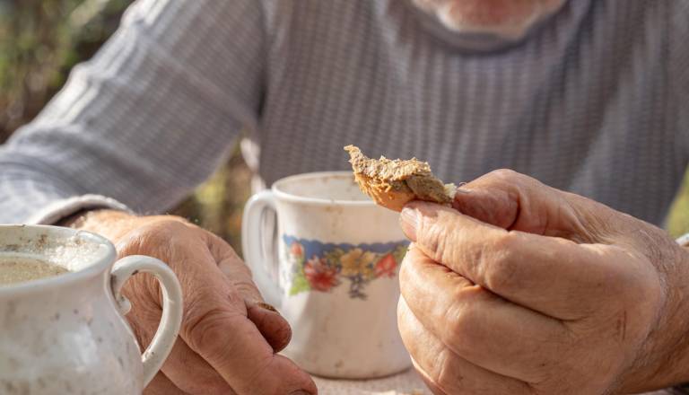 »Stanje na našem računu je žalostno«: Humanitarček potrebuje pomoč pri dostavi toplih obrokov na dom