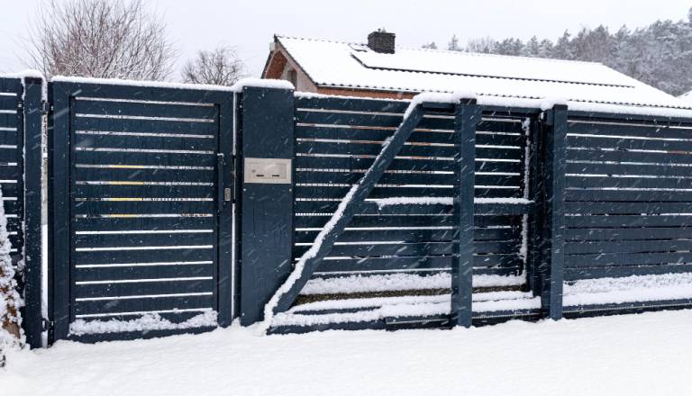 Alu ograja – popolna izbira za brezskrbno zimo