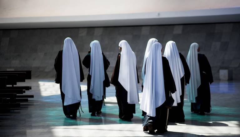 Pobegle redovnice zavrnile ponudbo Cerkve, ne želijo odpovedati družbenim omrežjem