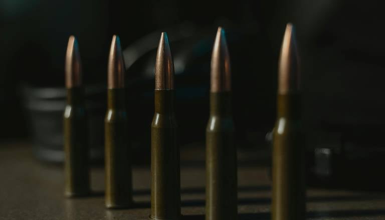 Iz dostavnega tovornjaka ukradli 20.000 nabojev za nemško vojsko