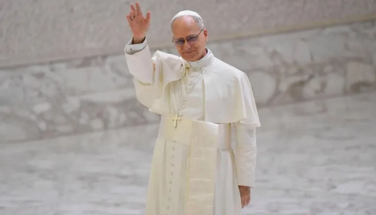 Zakaj papež Leon XIV. bedi v nočnih urah?