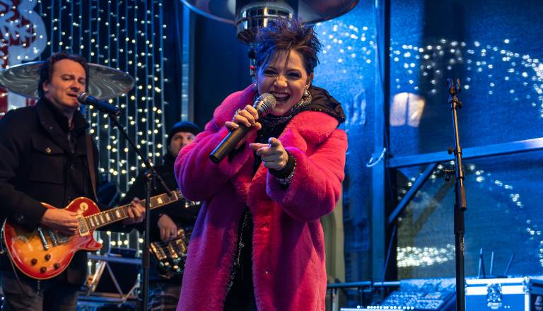 FOTO in VIDEO: Advent na Ptuju: Tanja Žagar napolnila Mestni trg 