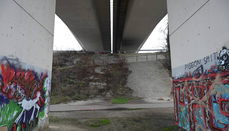 Ponoči našli truplo, neuradno naj bi šlo za mladoletnika