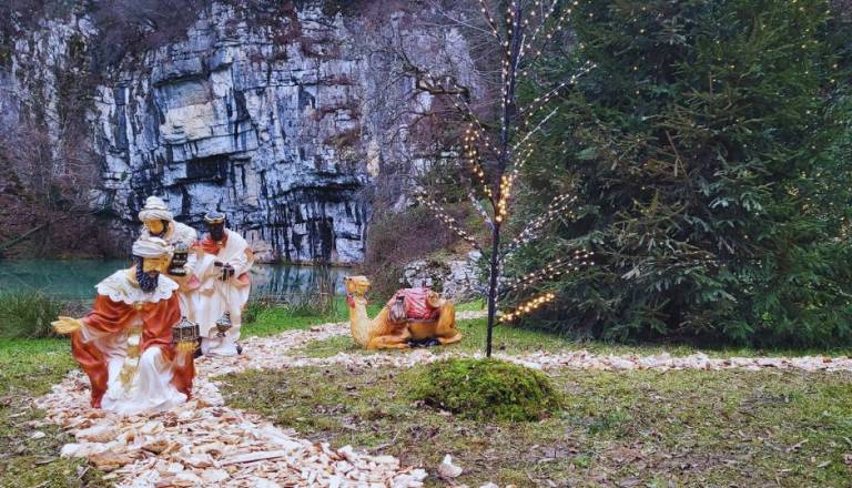 Božične jaslice ob izviru reke Krupe znova v prazničnem času