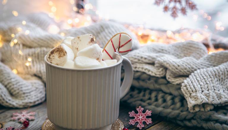 Astro dan bo različno obarvan