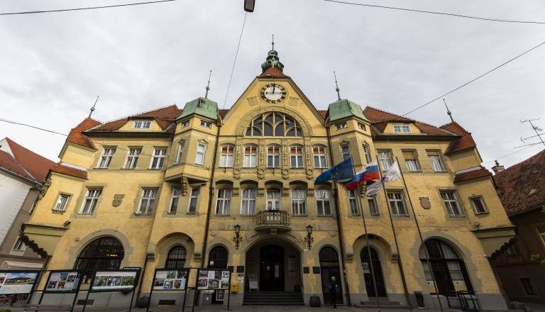 Mestna uprava Ptuj med prazniki zaprta, vloge možno oddati elektronsko
