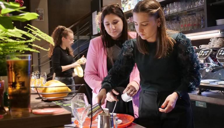 FOTO in VIDEO: Tako pestro je v Murski Soboti ob odprtju novega lokala