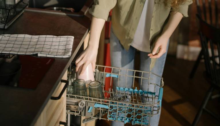 Vsi imamo pomivalni stroj, le redki pa pri njegovi uporabi ne delajo te napake