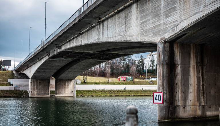 Varuh človekovih pravic najostreje obsoja napad na temnopoltega otroka v Mariboru
