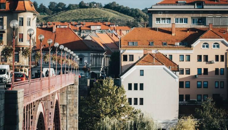 Odziv predsednice države po napadu na temnopoltega otroka v Mariboru: »Vsako nasilje, še posebej nad otroki, je nedopustno«