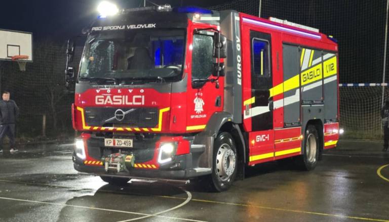 S curkometom pozdravili novo gasilsko vozilo v Spodnjem Velovleku