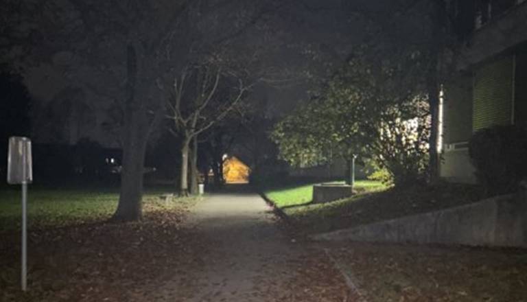 Med Učakarjevo in Ledarsko ulico brez luči, kako varni so otroci?