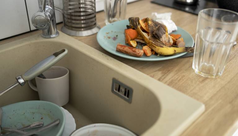 Ali veste, kateri odpadki po praznični peki nikakor ne sodijo v odtok?