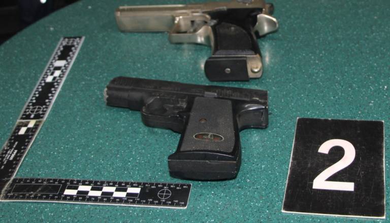 V Sevnici zasegli orožje in nevarne pirotehnične izdelke