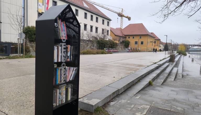 FOTO in VIDEO: Ljubitelje knjig na Lentu čaka novost. Ste jo že opazili?