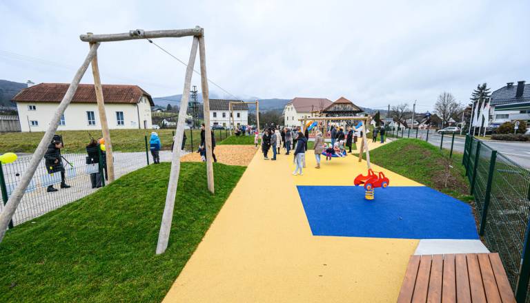 Zagradec dobil eno najsodobnejših otroških igrišč v občini