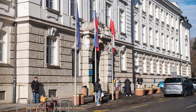 Arsenovič s sodelavci na kolektivni dopust, vrata mestne uprave zaprta tri dni