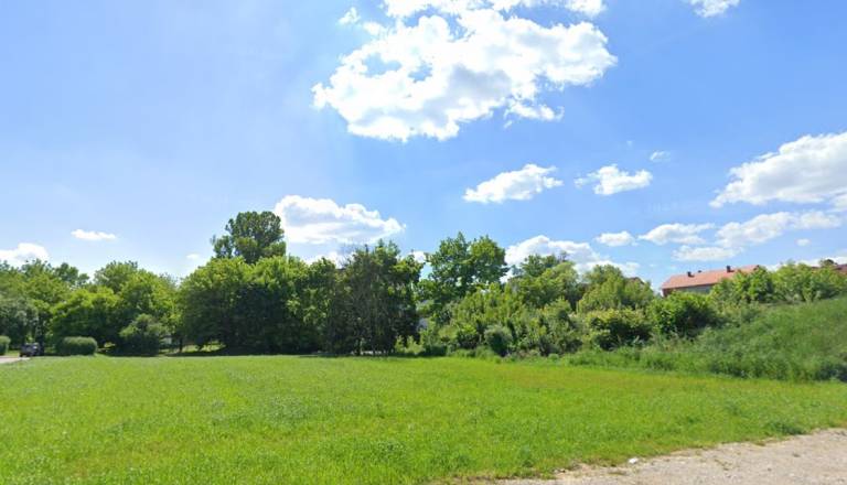 Ptujska občina prodaja solastniški delež nepremičnine na Mestnem vrhu