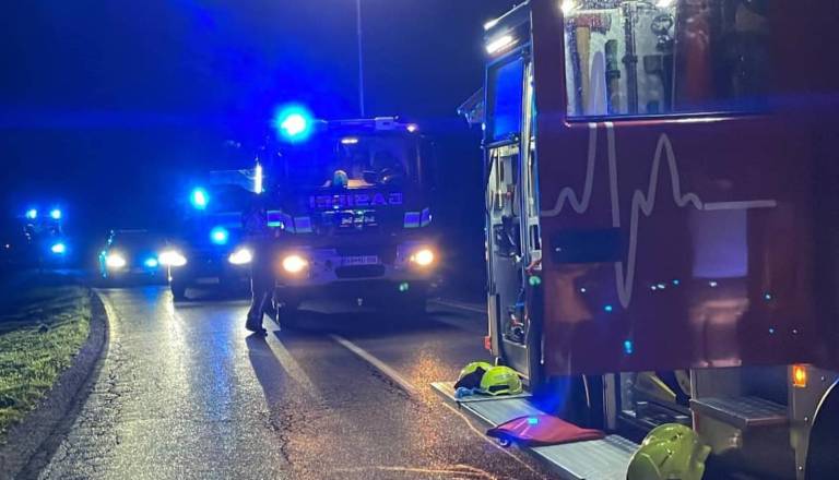 V tragični nesreči pijana voznica trčila v avtomobil, moški umrl