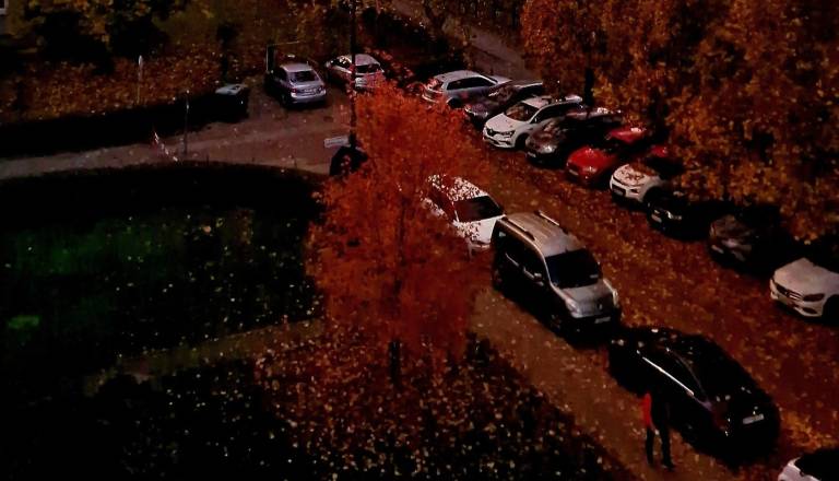 Štepanjsko naselje: Otroci na pešpoteh, kombiji na zelenicah, stanovalci opozarjajo na nevarnost