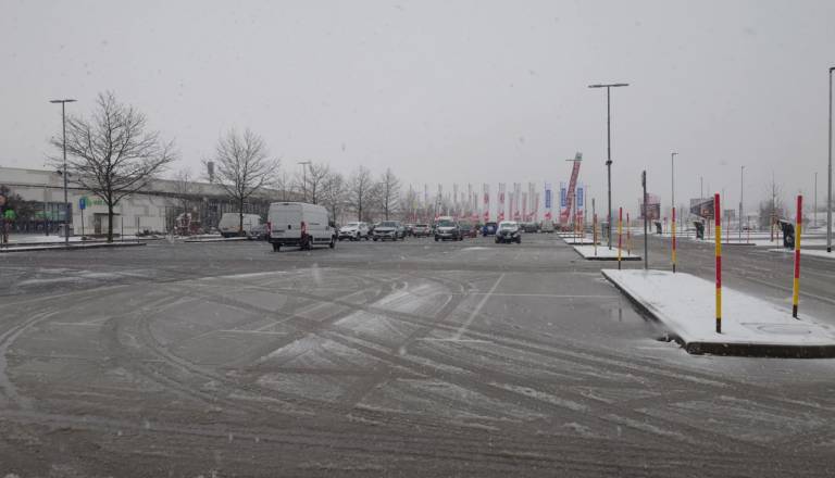 FOTO: Največji šoping center na Dolenjskem »prazen«, je kriv sneg?