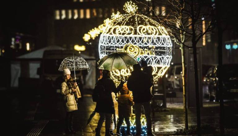 Kam ta konec tedna? V Pomurju se bo božično vzdušje nadaljevalo s pohodi, koncerti in blagoslovi konj
