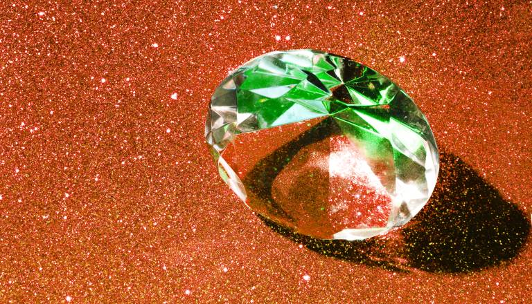 Sta to resnična revna milijonarja? Mlada Indijca sta našla dragocen diamant