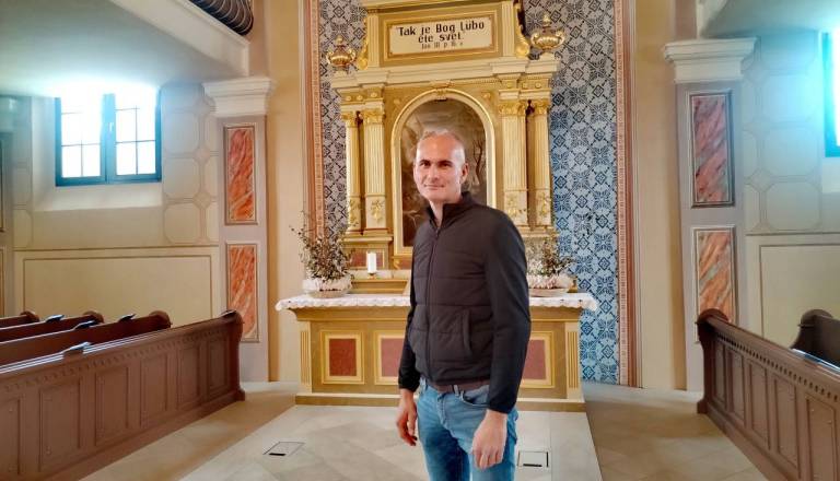 Evangeličanski duhovnik Simon Sever: Kristjani so poklicani biti luč