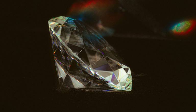 Resnična revna milijonarja? Indijca naletela na dragocen diamant