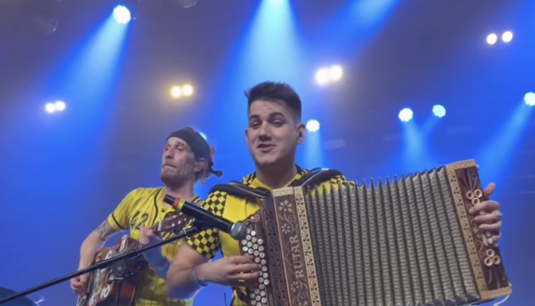 VIDEO: Dubioza navdušila v Ljubljani, na odru se jim je pridružil pomurski harmonikaš