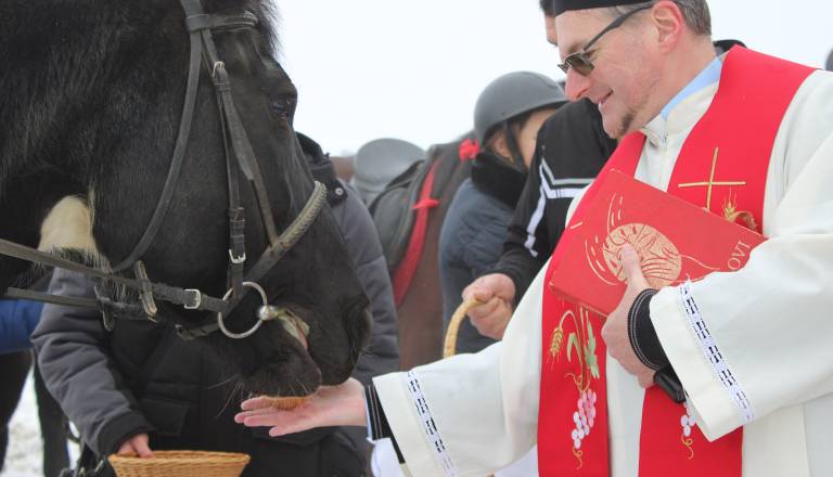 FOTO in VIDEO: Na Kapeli tradicionalno blagoslovili konje