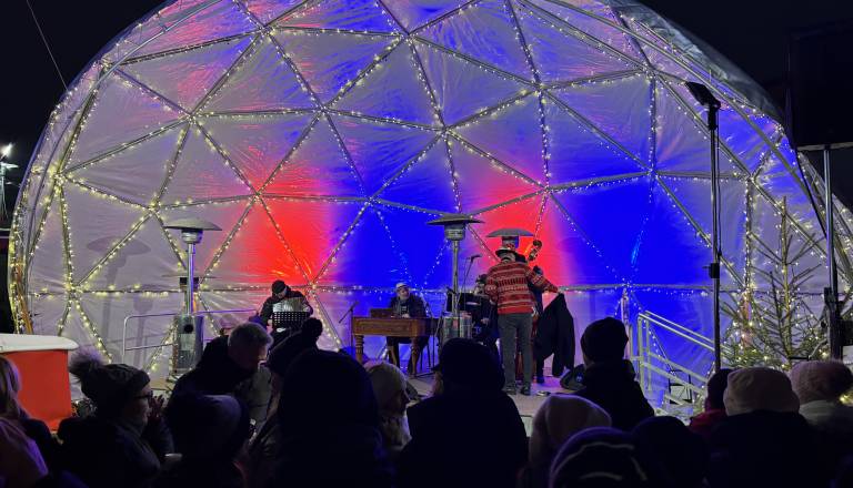 FOTO in VIDEO: Prašnati ogreli Trg kulture v praznični Murski Soboti